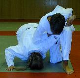 [Foto:
Judo-Armhebel:
Hara Gatame
]