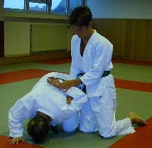 [Foto:
Judo-Armhebel:
Ude Garami Henkawaza
]