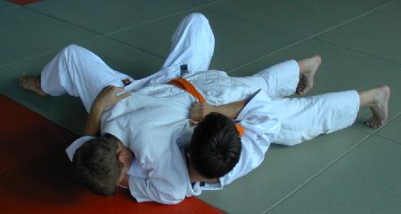 [Foto:
Judo-Haltegriff:
Mune Gatame
]