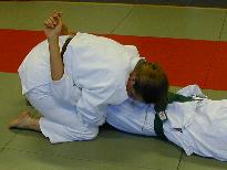 [Foto:
Judo-Haltegriff:
Ura Shio Gatame
]