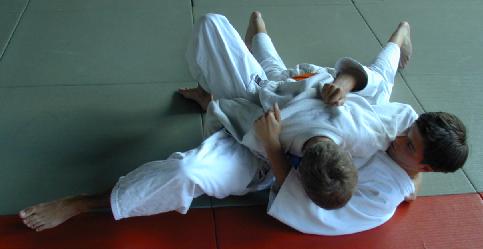 [Foto:
Judo-Haltegriff:
Yoko Shio Gatame
]