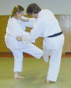 [Foto:
Judo-Wurf:
Yoko Gake
]