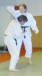 [Foto:
Judo-Wurf:
Yoko Guruma
]
