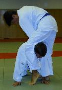 [Foto:
Judo-Würgegriff:
Hasami Jime
]